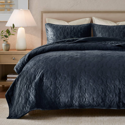 Harper 3 Piece Velvet Quilt Set
