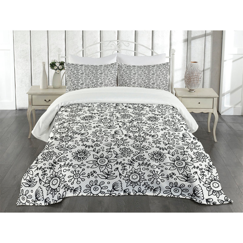 Queen White and Black Floral Quilted Bedspread Set