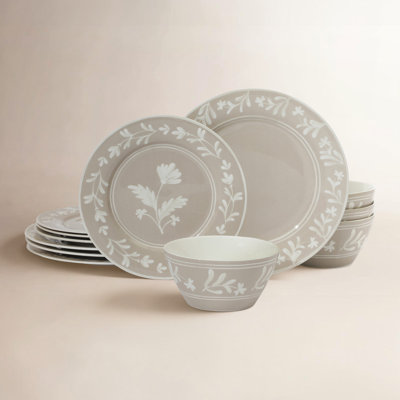 Maiden Crown Porcelain Dinnerware Set - Service for 4