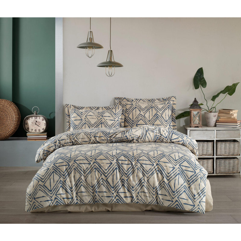 Quiltisse Cotton Geometric Shapes Bedspread with Pillowcases