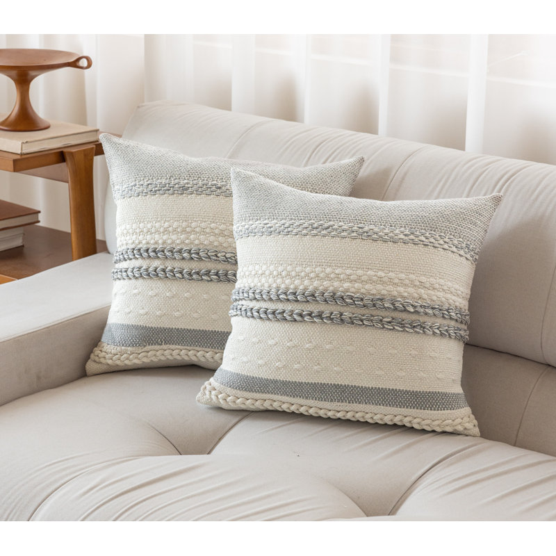 Coussin décoratif texturé Eden Grove Boho 18 po x 18 po, Gris clair / Blanc, polyester
