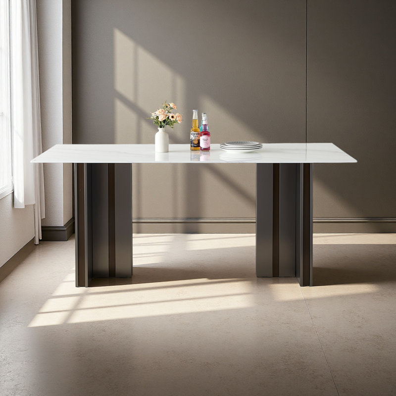 Table de salle à manger rectangulaire de 69,30 pouces de style moderne, verre trempé avec plateau de table en marbre, pieds de table brossés mat, convenant à 4 à 6 personnes, marbre blanc