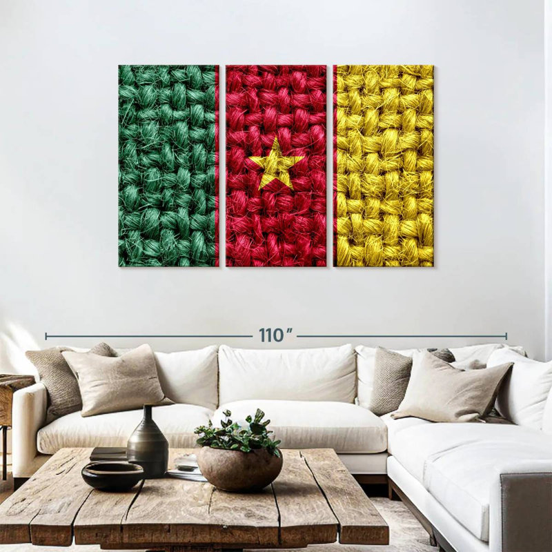 Tissage de paille avec le drapeau camerounais, H 48 po x l 74 po