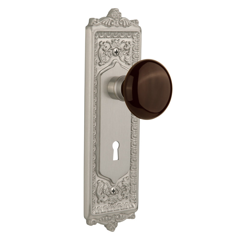 Egg & Dart Plate avec trou de serrure décoratif et bouton de porte en porcelaine brune, Nickel satiné