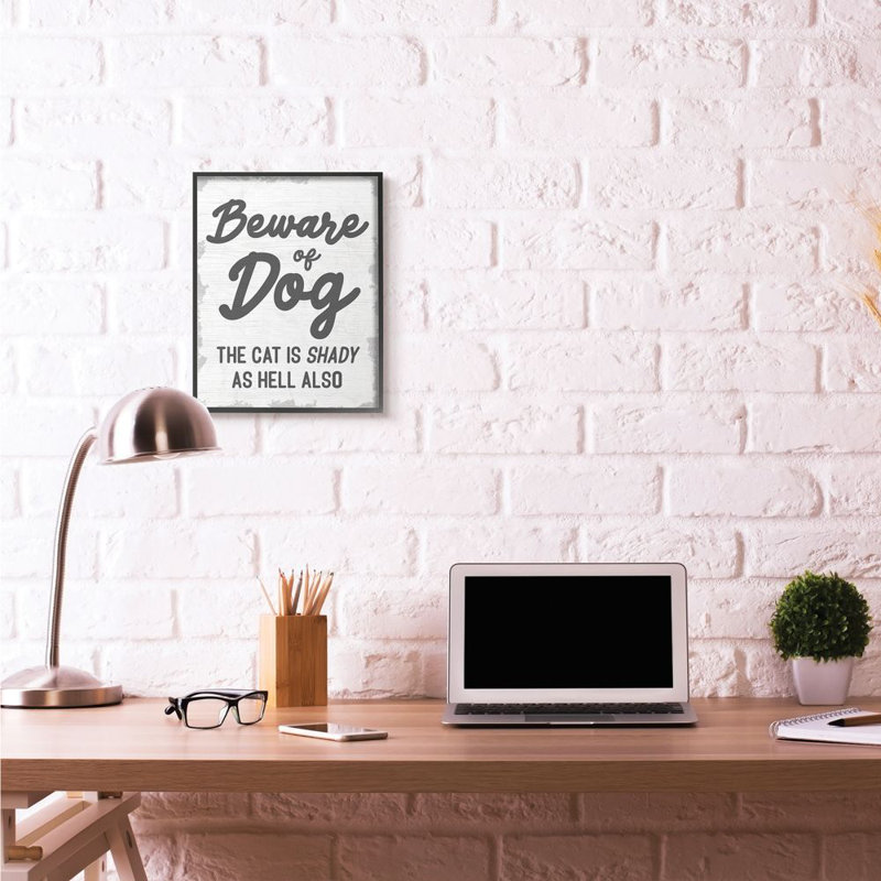 «Beware of Dog and Shady Cat Funny Pet Word Design» par Daphne Polselli, reproduction d'art graphique, H 20 po x l 16 po