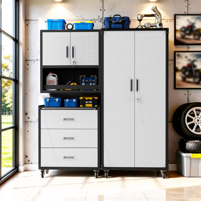 Ensemble de rangement pour garage en 3 pièces : armoires métalliques à roulettes, armoire murale, coffre à outils à 3 tiroirs sur roulettes, armoire à panneaux perforés haute et organisateur de coffre à outils verrouillable.