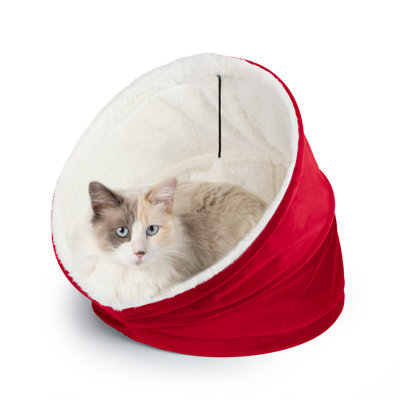 La collection Cozy Cat House par Archie & Oscar ™ Pet est disponible en 5 couleurs de velours avec sherpa naturel et boule de fourrure pendante, coussin de siège amovible pour le nettoyage.