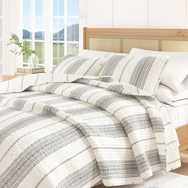 Striped Farmhouse Reversible Quilt Set with Shams, King Quilt + 2 King Shams, Cream / Gray