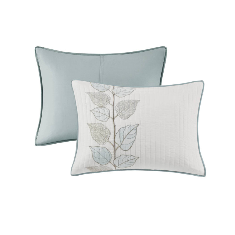 Madison Park Caelie Blue Embroidered 6-Piece Full/Queen Quilt Set with Throw Pillows, Blue