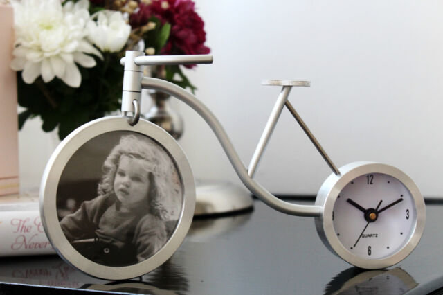Analogue Metal Quartz movement / Crystal Tabletop Clock in Silver