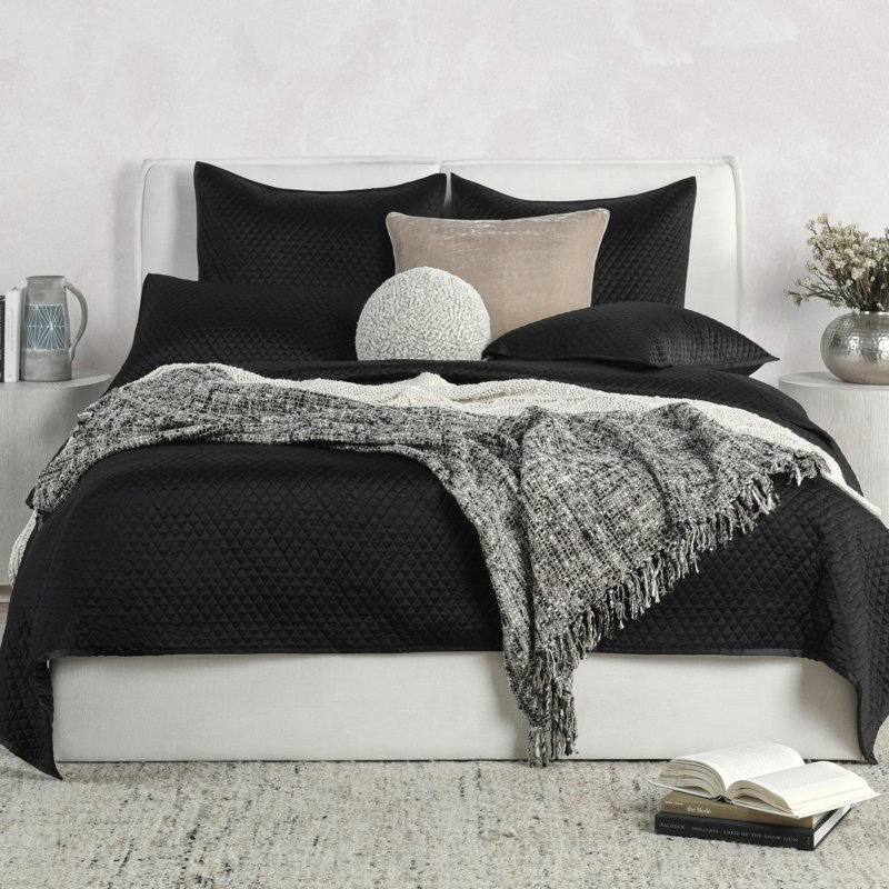 Winthrop Quilt, Queen Quilt, Black