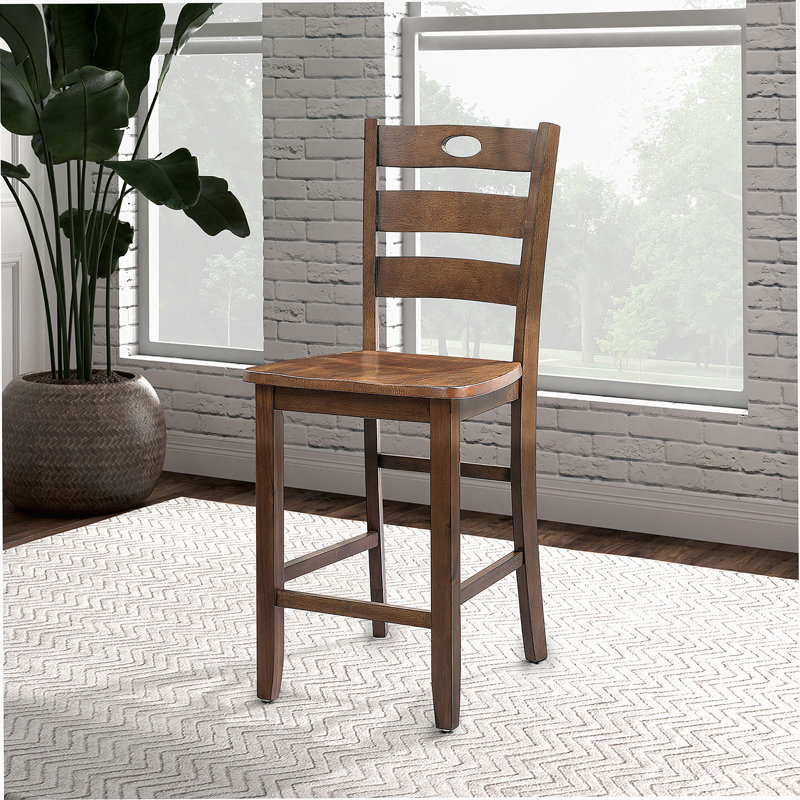 Ensemble de table de salle à manger de style transitionnel 5 pièces avec table carrée et chaises à lattes pour une expérience de repas polyvalente