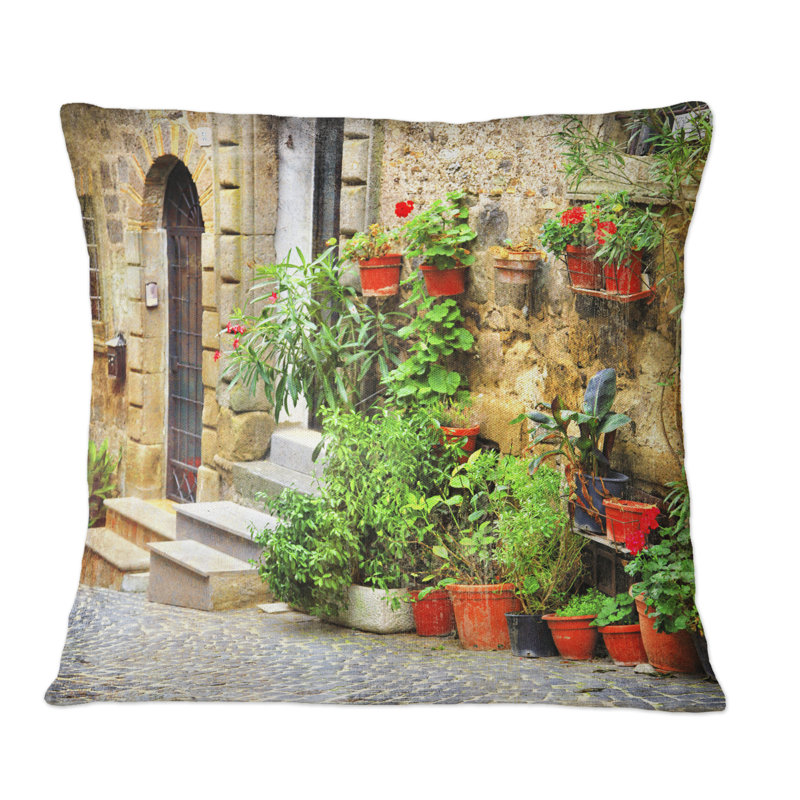 Charme de vieilles rues dans un village méditerranéen - Coussin décoratif à imprimé colonial, 18 po x 18 po