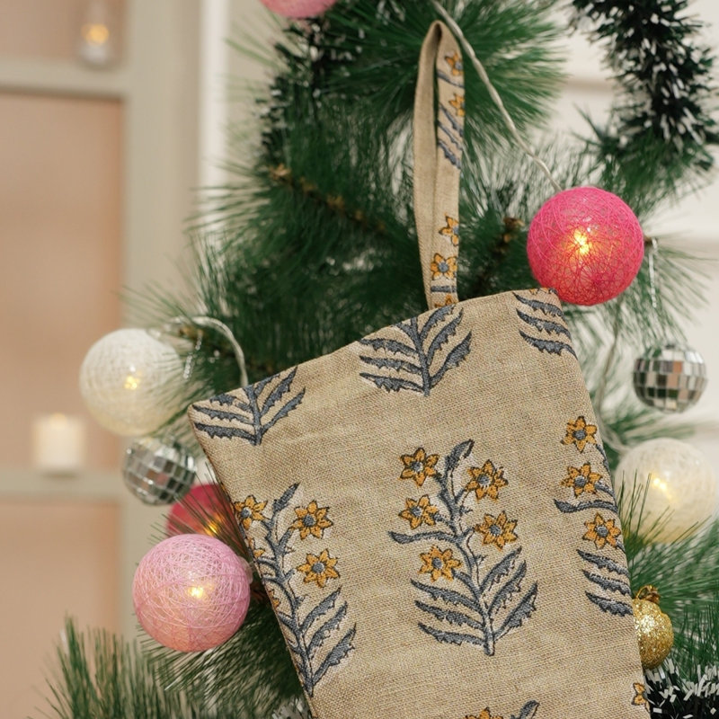  Apportez un charme des Fêtes avec un bas de Noël à imprimé de blocs fait à la main - Indarjet, H 16 po x l 6,5 po