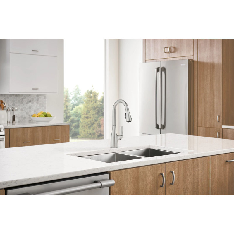 Robinet de cuisine à poignée simple Moen Leesi avec Reflex et Power Boost
