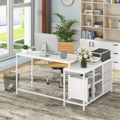Bureau d'ordinateur en L avec prise de courant pour travailler