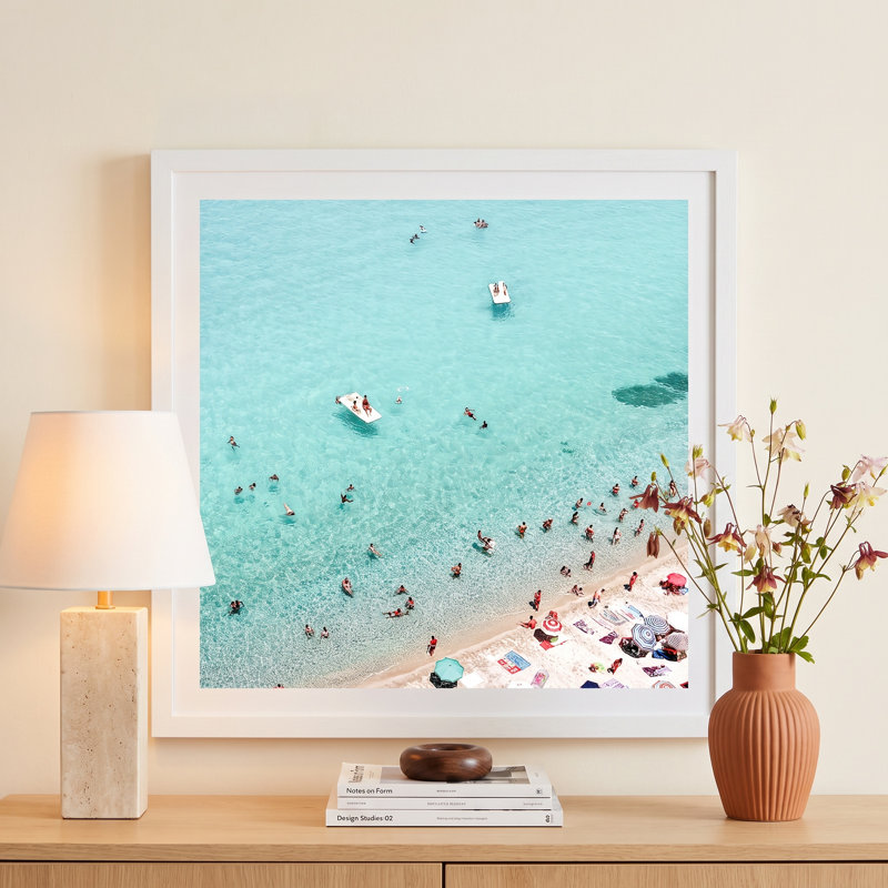 «Uira Beach People» par Sissi et Seb, reproduction sur toile, H 12 po x l 12 po x P 2 po, Cadre flottant blanc, Non
