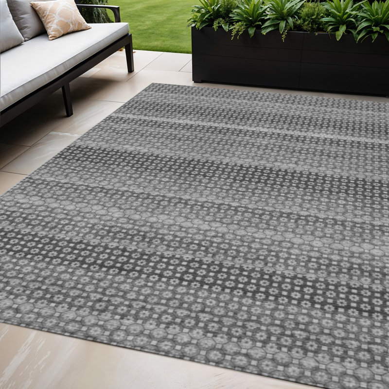 Tapis intérieur lavable rayé gris et argent 5 pi x 8 pi