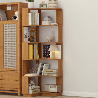 Bibliothèque d'angle autoportante à 6 niveaux pour salon, chambre à coucher, bibliothèque en bois avec panneau anti-goutte et dispositif anti-basculement, étagère de rangement ouverte pour le bureau personnel