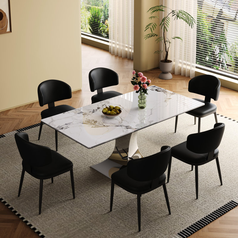 Table de salle à manger rectangulaire de 71 pouces, conception moderne, base en acier inoxydable, plateau en pierre frittée, 8 chaises en cuir noir, et facile à nettoyer pour 6 personnes, conception à haute température basse, installation