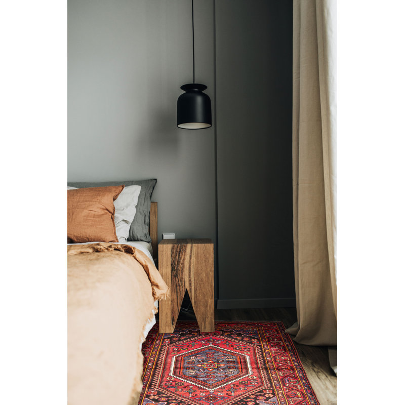 Tapis rouge Anadol 4 pi 8 po x 6 pi 6 po