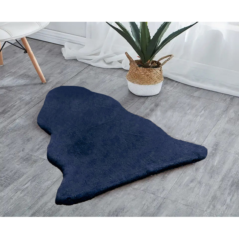 Hasley Faux Fur Washable Indoor Rug, Novelty 2' x 3'