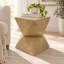 Table d'appoint en béton naturel de 36,6 cm (14,39 po) avec symétrie prismatique et texture lisse à grain de bois