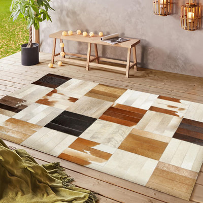 Tapis patchwork en cuir de vache véritable brun et crème 3 x 5 pi