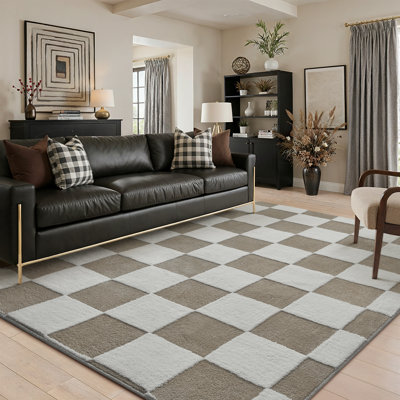 Tapis Aira brun et blanc jacquard à damier avec envers antidérapant