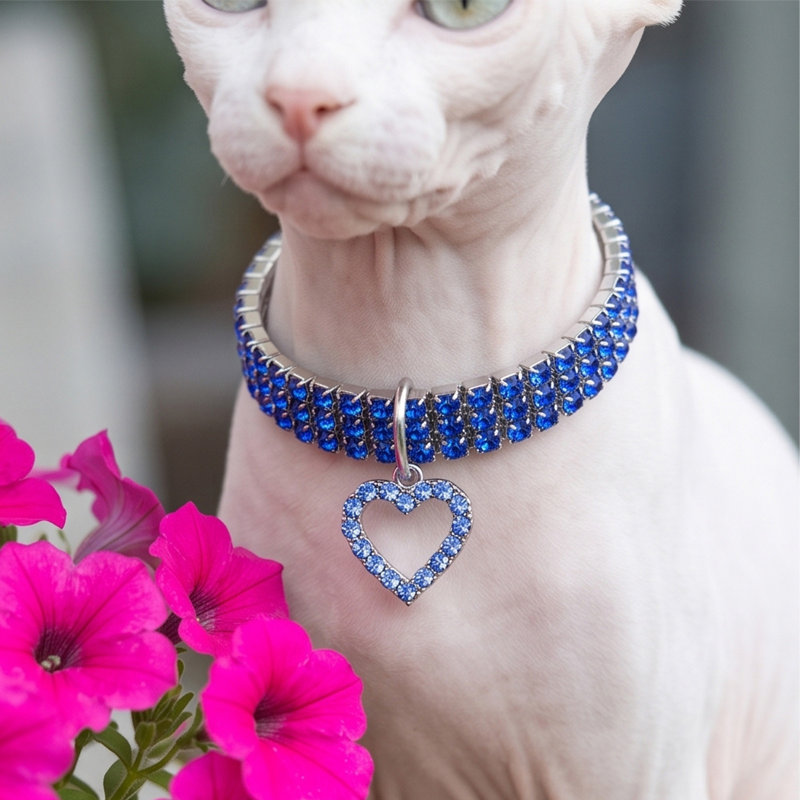 Collier extensible en polyester avec pendentif cœur et strass, orné de strass, idéal pour les chats et les petits chiens. Bijou étincelant pour les fêtes, les anniversaires et les photos.