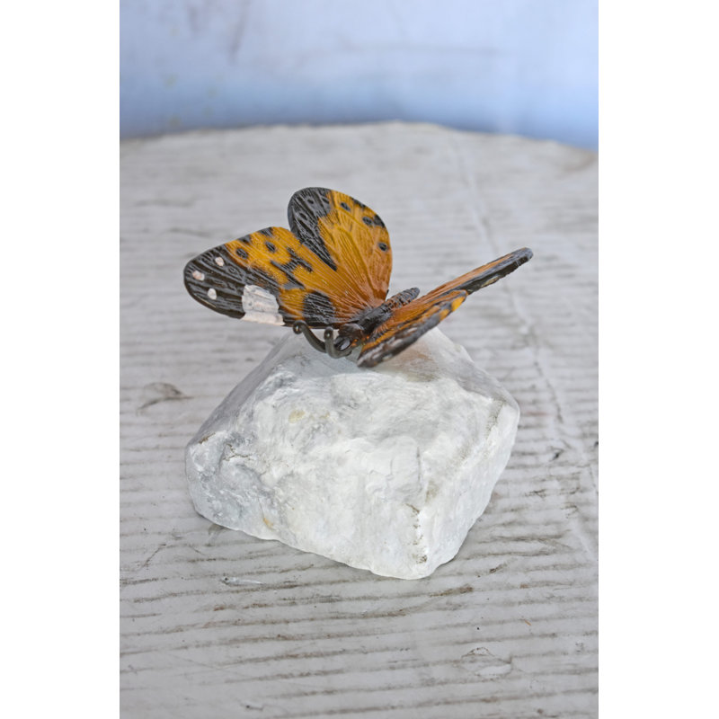 Statue Aghaboy papillon montée sur un rocher