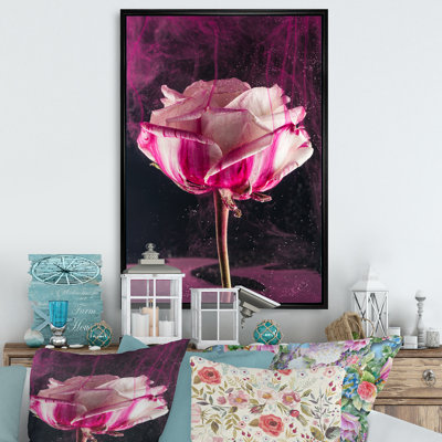 Gros plan d'une rose rétro - décoration murale traditionnelle sur toile