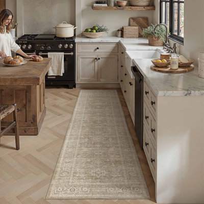 Avella Vintage Oriental Machine Washable Area Rugs With Non-Slip Backing