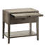 Gris, 1 table de chevet, système de conception de tiroir français, glissières latérales en métal, poignées noires, plateau coulissant, tablette ouverte, style côtier rustique décontracté, aucune conception d'assemblage requise, nécessaire