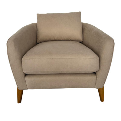 Chaise d'appoint simple Artsy, revêtement beige, structure en pin, revêtement, siège mi-moelleux, mouvement moderne, lecture beige, avec coussin de dossier pour le salon, petit espace, style simple,