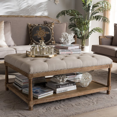 Table basse Frias en chêne vieilli et revêtement en lin beige, H 18,42 po x l 42,09 po x P 30,64 po