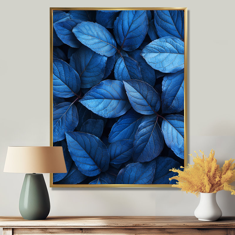 Midnight Blue Leaves Tranquility I - Leaves, impressions encadrées, H 44 po x l 34 po, Reproduction avec cadre flottant, Doré