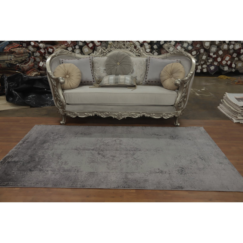 Tapis gris détaillé à motifs classiques 5 x 8