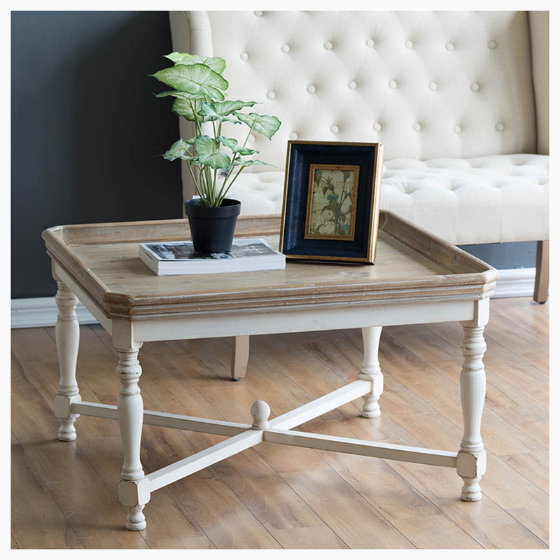 Table basse à 4 pieds