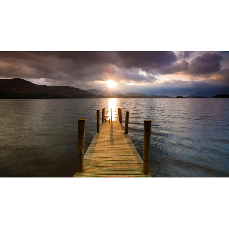 Lake District, Jetty, Angleterre par Frank Peters, H 17,25 po x l 21,25 po x P 0,875 po, Papier avec cadre noir