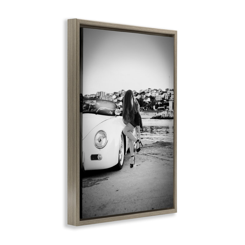 Femme chic chic en voiture, Cadre flottant orme Montalcino, H 25 po x l 17 po