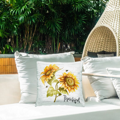 Coussin d'extérieur «Thankful Text Country Sunflowers Bumble Bees» par Patricia Pinto