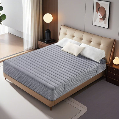 Matelas hybride moyen en mousse viscoélastique gélifiée à ressorts ensachés