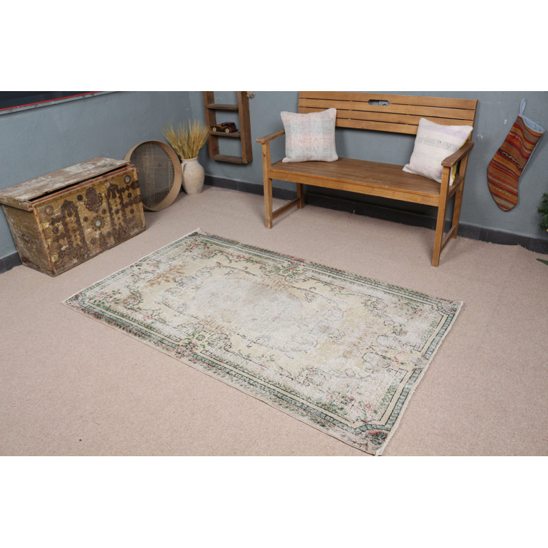 Tapis turc rétro rehaussant le décor de votre salon avec son décor Oushak délavé et bohème