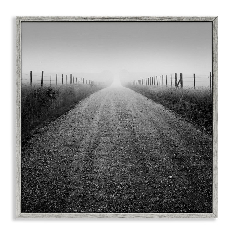 «Foggy Country Road», art de la giclée encadrée par Chip Forelli, Estampe numérique Farmhouse, H 17 po x l 17 po