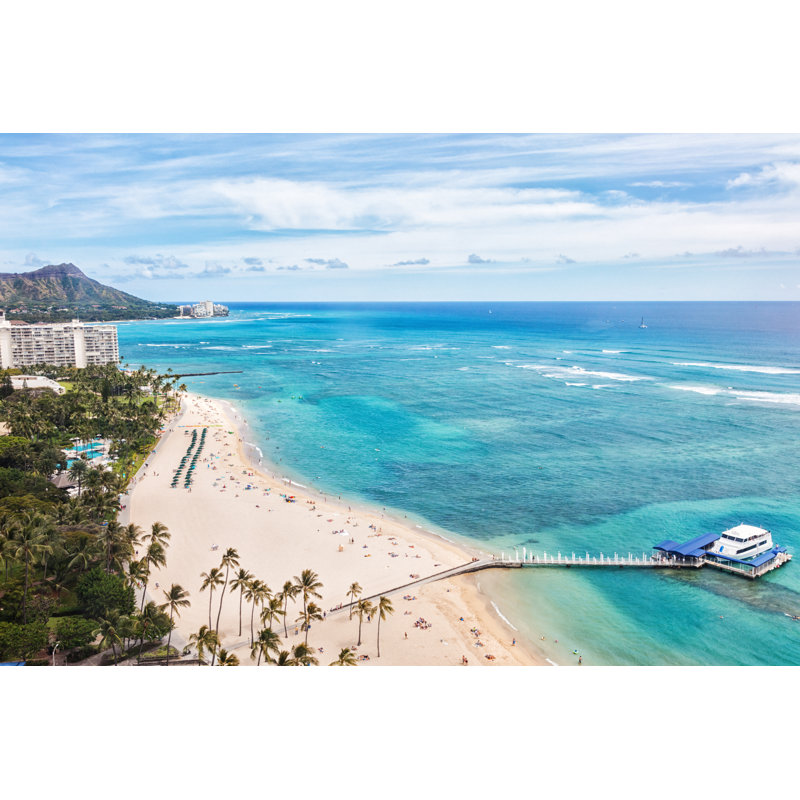 Vue aérienne de la plage de Waikiki par Jhorrocks, H 24 po x l 36 po