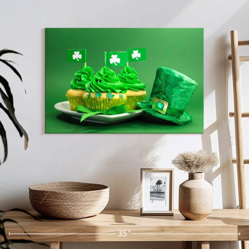 Lelend Cupcakes For St. Patrick's Day, H 16 po x l 24 po