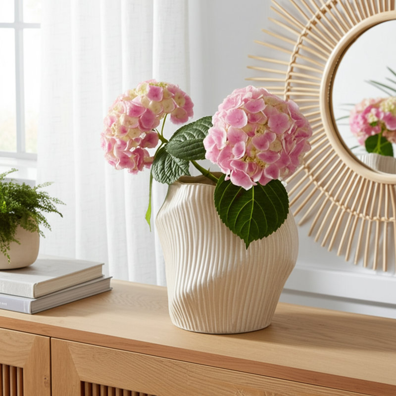 Vase sculptural en céramique sculpté pour table, H 11 po x l 11 po x P 11 po, Crème, crème