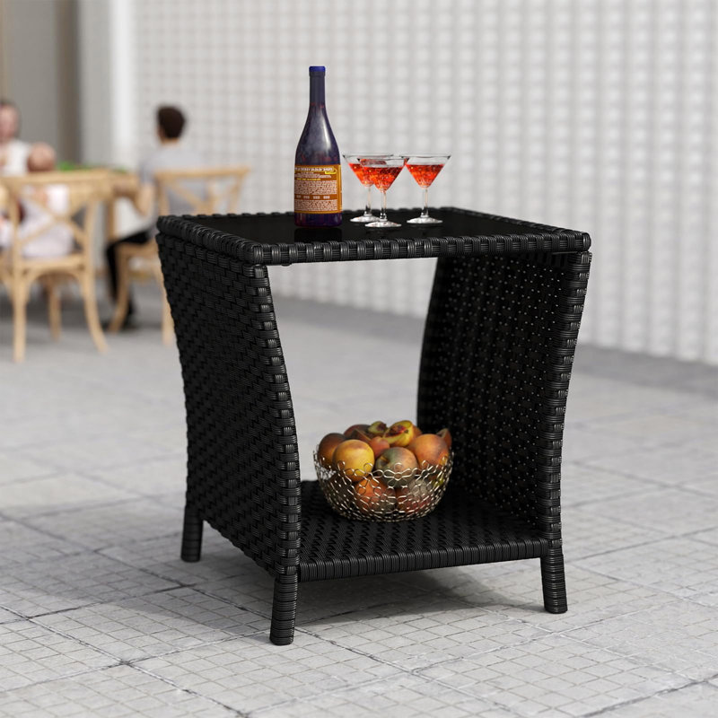 Table d'appoint d'extérieur en osier avec plateau en verre trempé, petite table de bout de patio avec tablette de rangement, rotin en PE et structure en fer pour balcon, porche, terrasse, brun