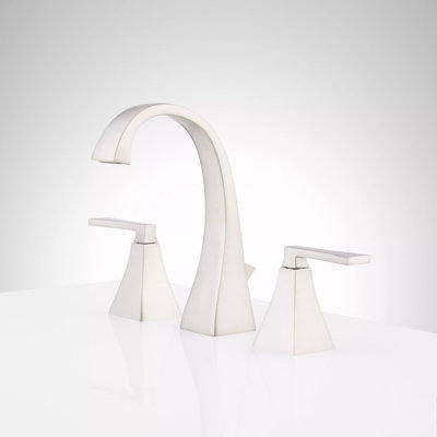 Robinet de salle de bain espacé 1,2 GPM avec poignées leviers en métal et bonde escamotable Vilamonte